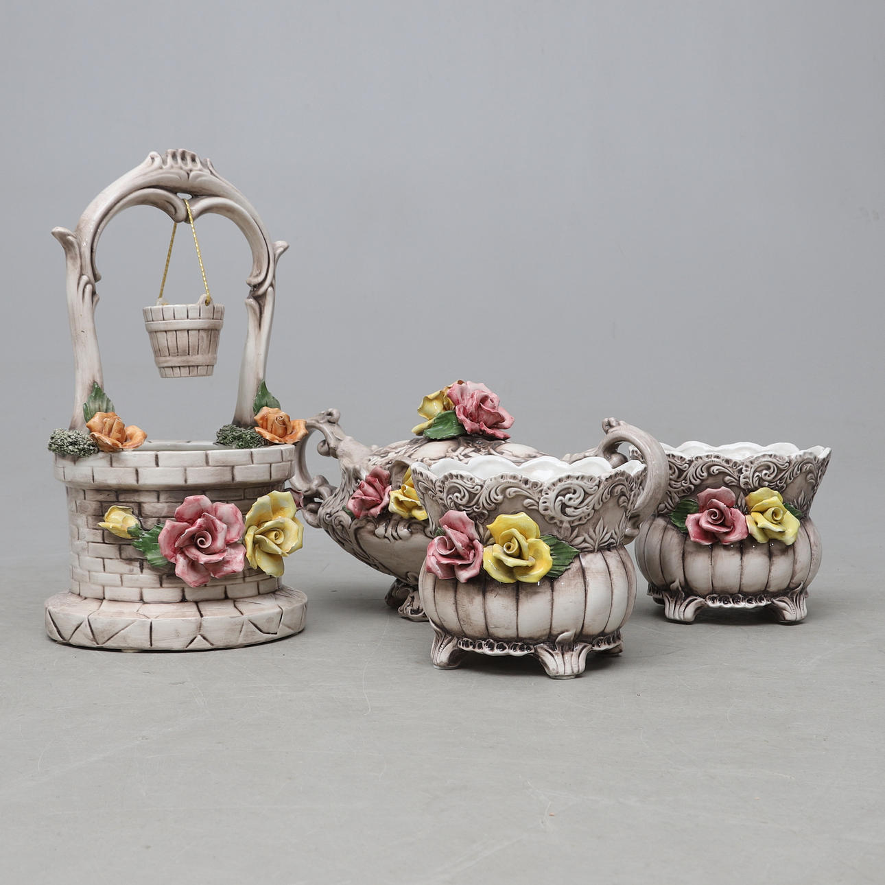 A 4-piece ceramic object, Rococo style outer lining, probably Italy, around the middle of the 20th century.