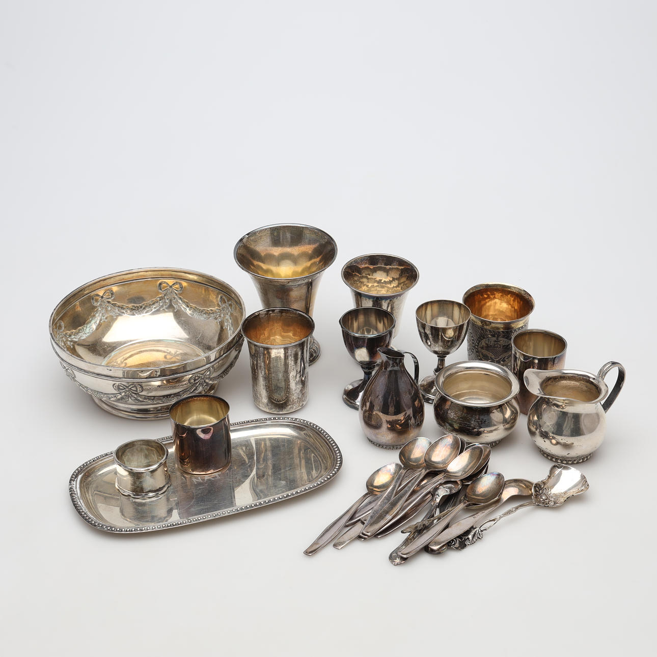 SILVER OBJECTS approx. 31 parts gross weight approx. 1000 grams.