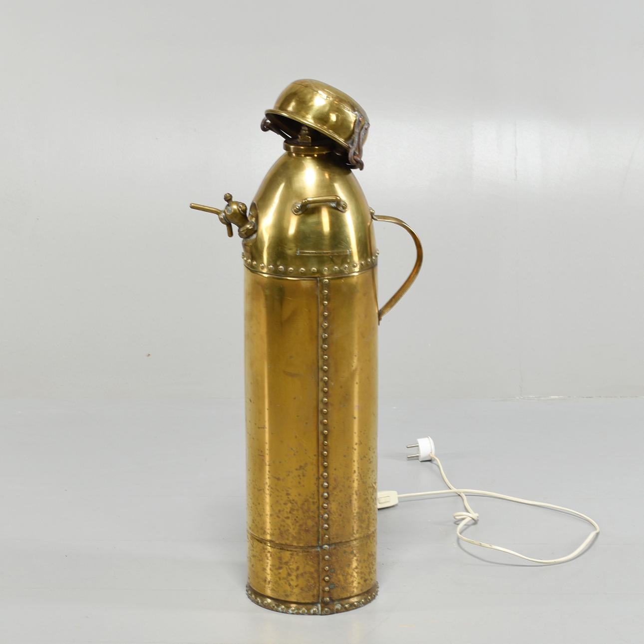 BORDLAMPE, ombygget kuldioxidboks „Solid Type A“, messing.