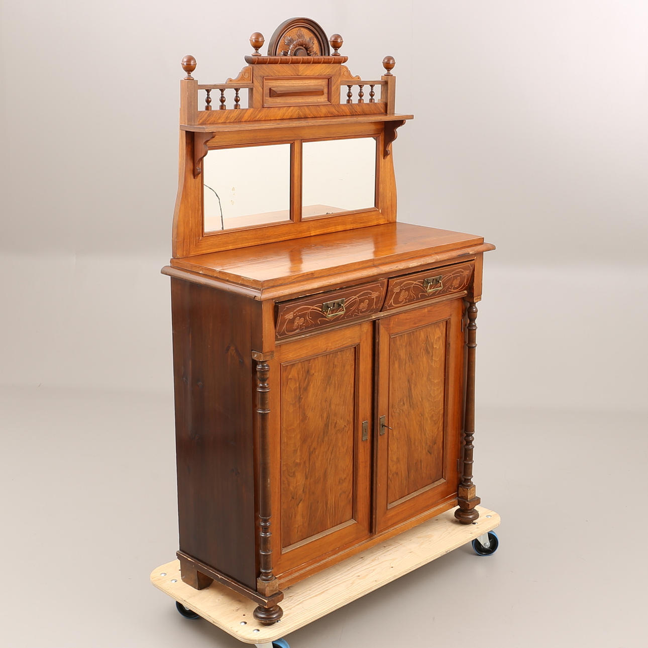 SPEGELSKÄNK, 18/1900-tal.