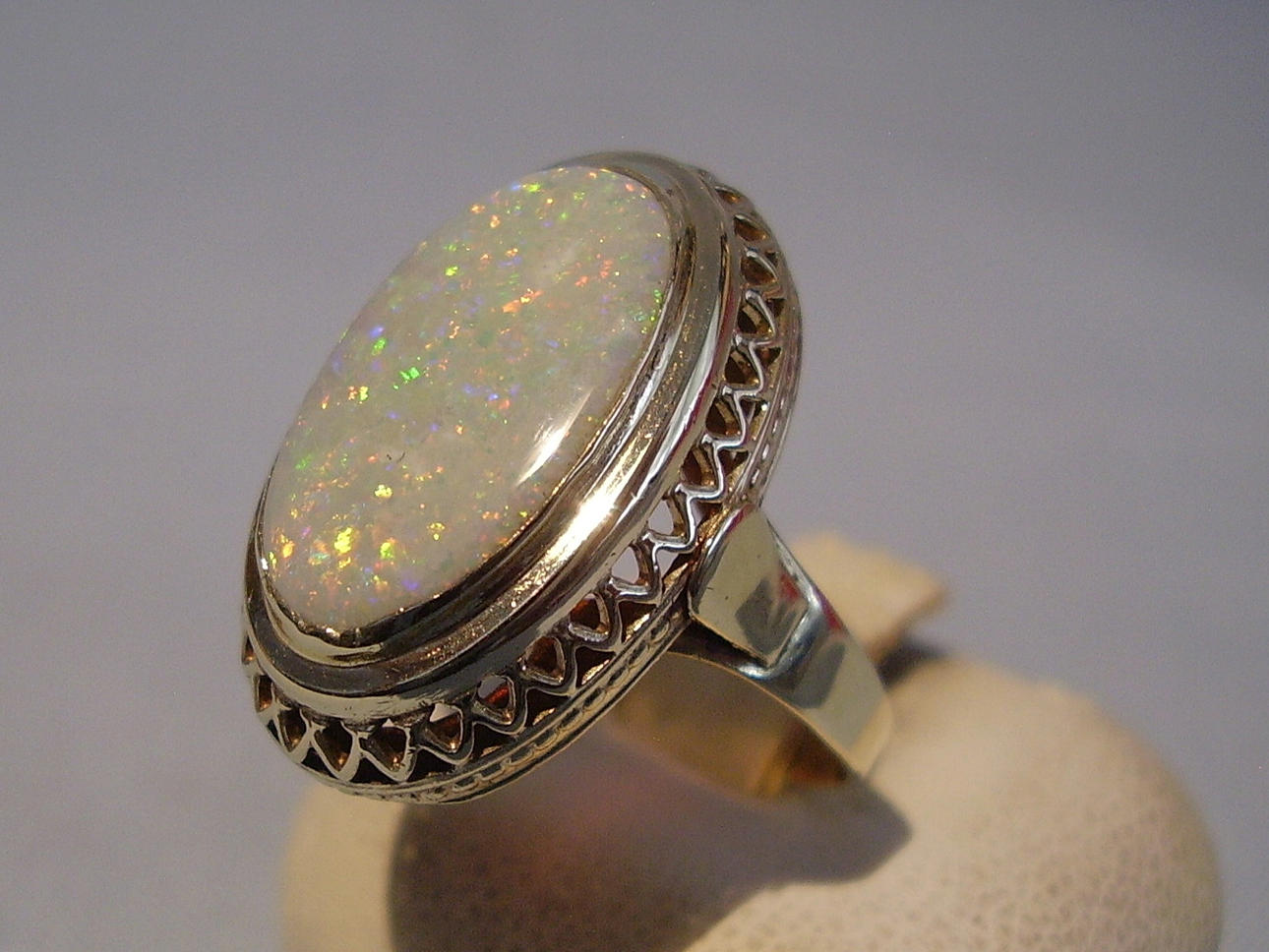 OPAL RING GULT GULD 8 KARAT HANDGJORDA.