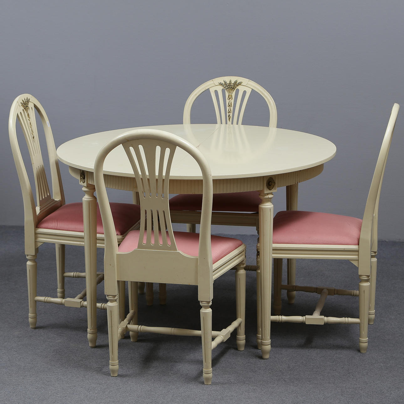 TABLE WITH 4 CHAIRS, GUSTAVIAN STYLE, 20TH CENTURY.