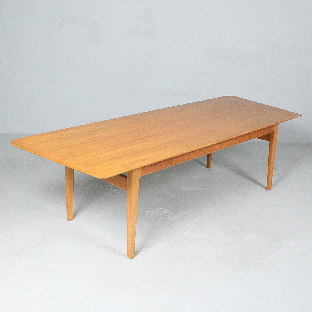 Mid-century coffee table/1970s coffee table.