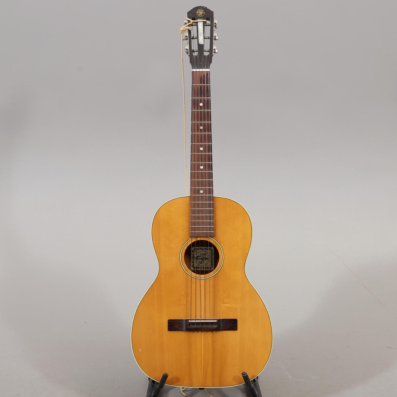 AUKUSTISK GITARR, Crafton, Göteborg.