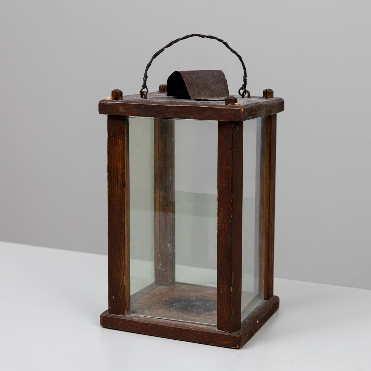 LYKTA, trä och glas, 1800-tal.