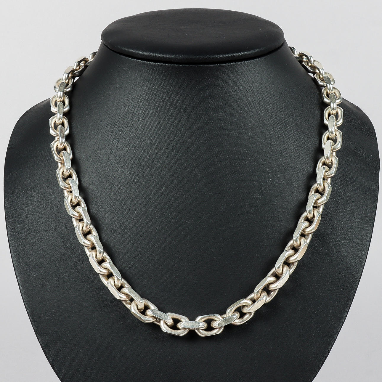 A STERLING SILVER ANCHOR NECKLACE.