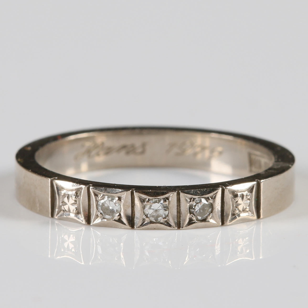 RING, med briljanter, 18k vitguld, Lars Guldsmedsverkstad, Huskvarna, 1974.