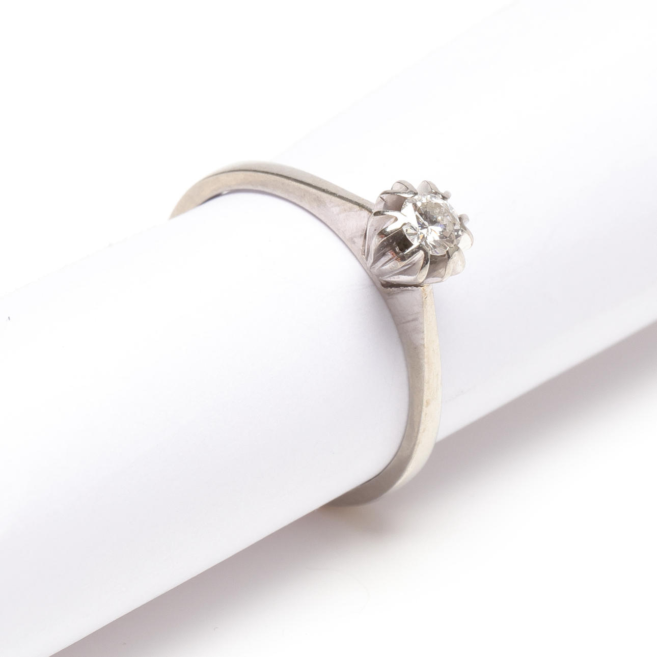 RING, 18k vitguld med diamant, vikt ca 3,1 gram.