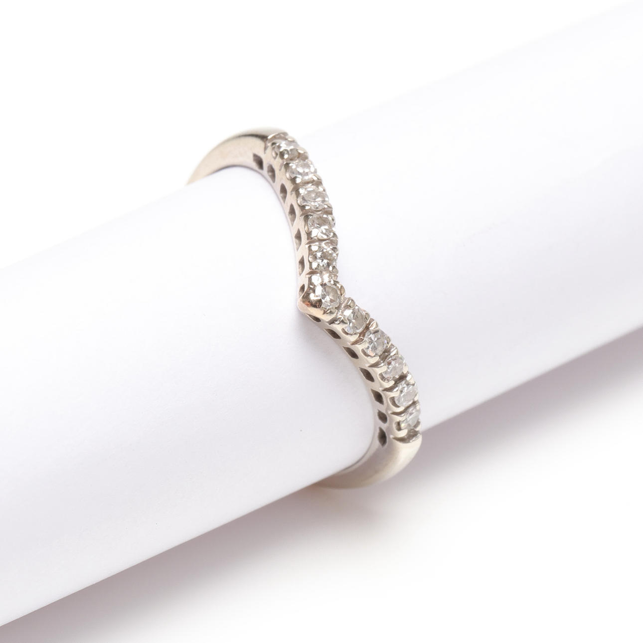 RING, 18k vitguld med diamanter, vikt ca 1,7 gram.