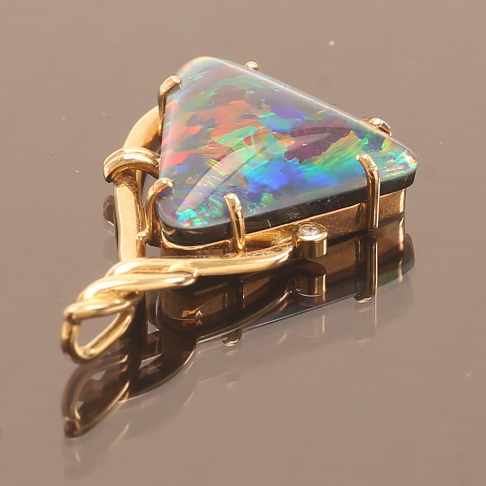 PENDANT, gold 18 k. Opal double, two small diamonds.
