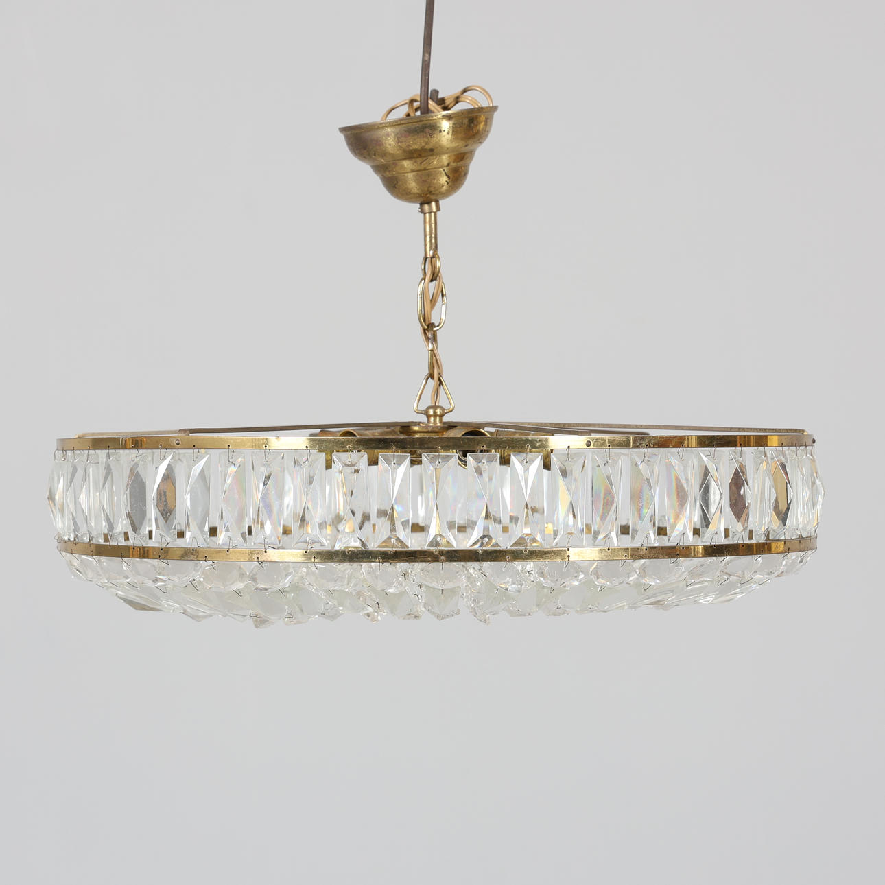 A 20th-century crystal plafond.