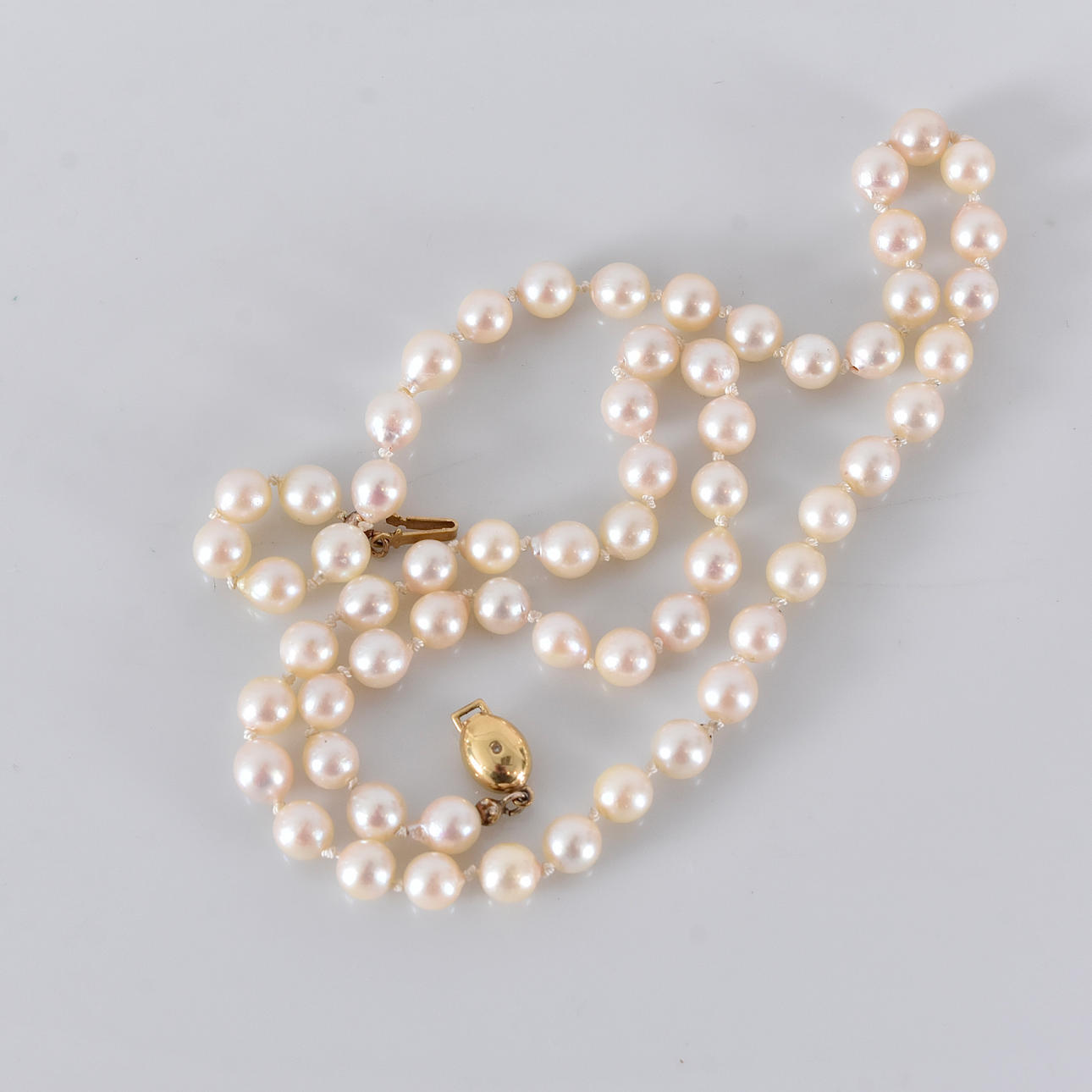 PÄRLCOLLIER, med guldspänne 18K.