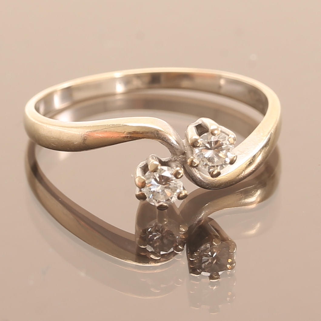 RING, vitguld 18 k. 2 diamanter 0,24 ct.