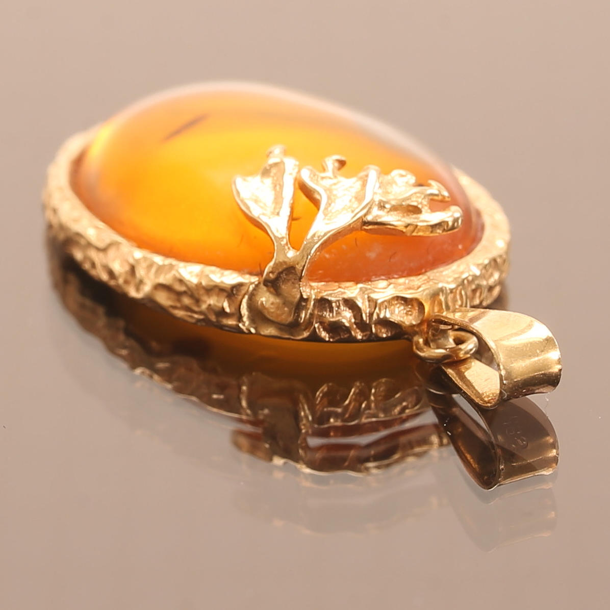 PENDANT, gold 18 k, amber.