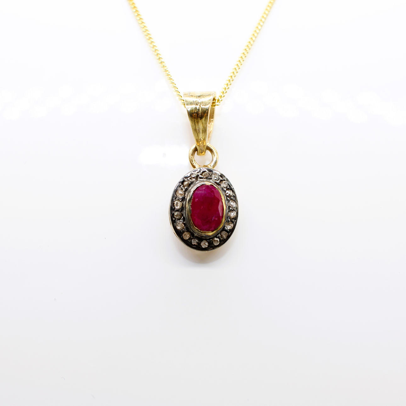 RUBY & DIAMOND PENDANT NECKLACE.