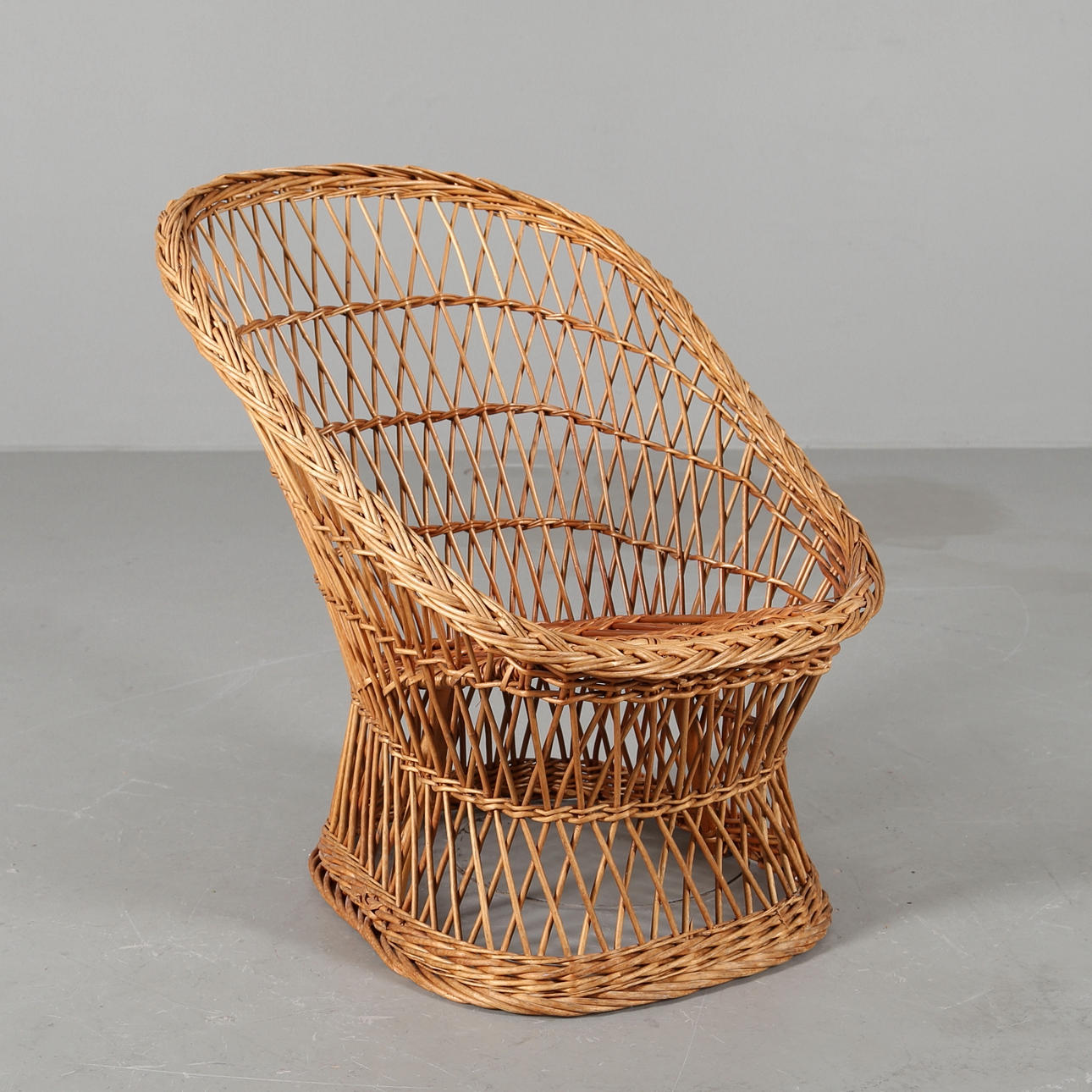 KORGFÅTÖLJ 'barnmodell', 1900-talets andra hälft.