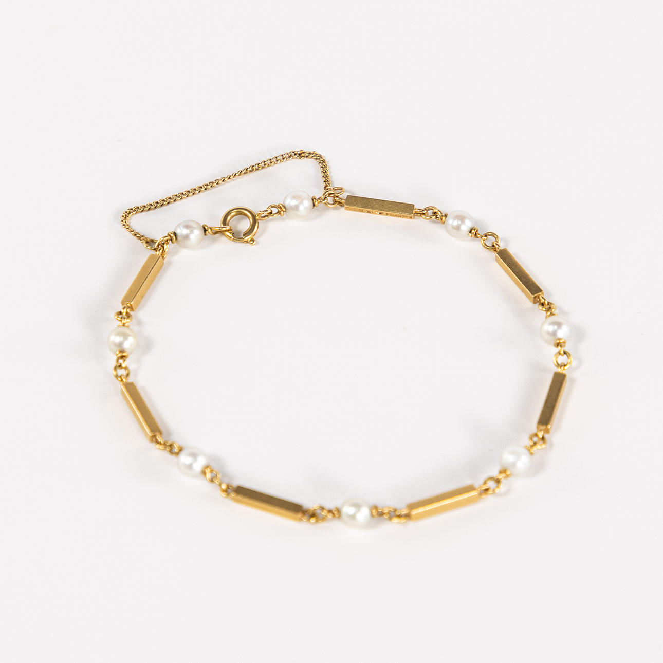 ARMBAND, 18k guld och pärlor.