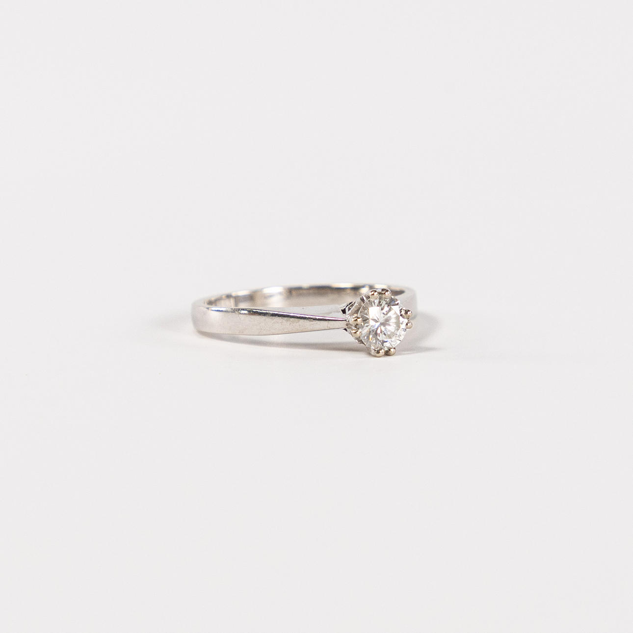 SOLITÄRRING, 18k guld, diamant 0,4 ct.