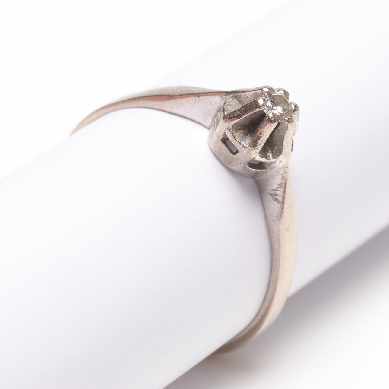 SOLITAIRE RING, 18K gold weight approx 1,9g.