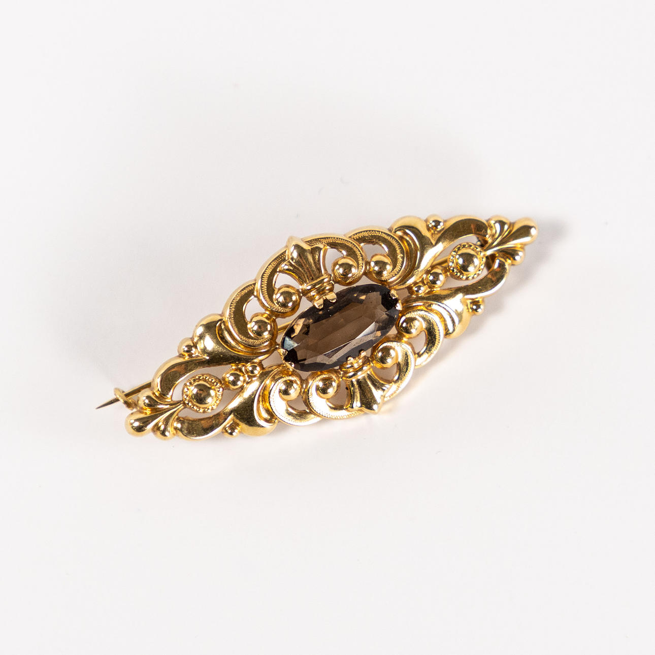 BROOCH, 18k gold, with smoky stone.