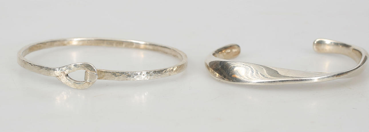 ARMBAND, sterlingsilver, 2 stycken, 41 gram.