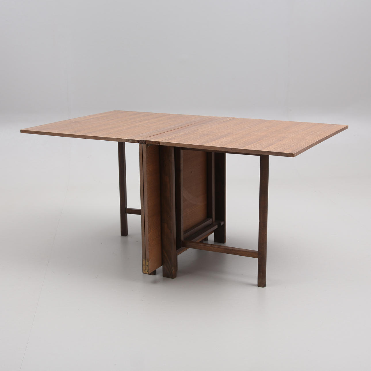 BRUNO MATHSSON. Percussion table, “Maria Flap”.