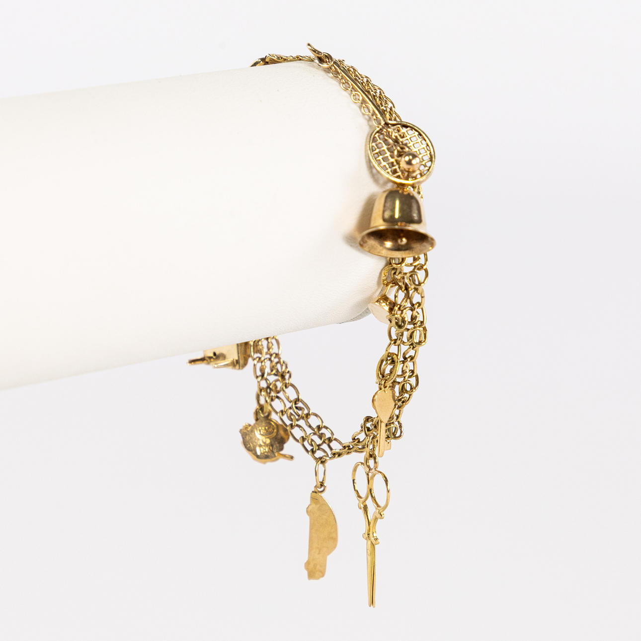 BRACELET, with charms, 18k gold.