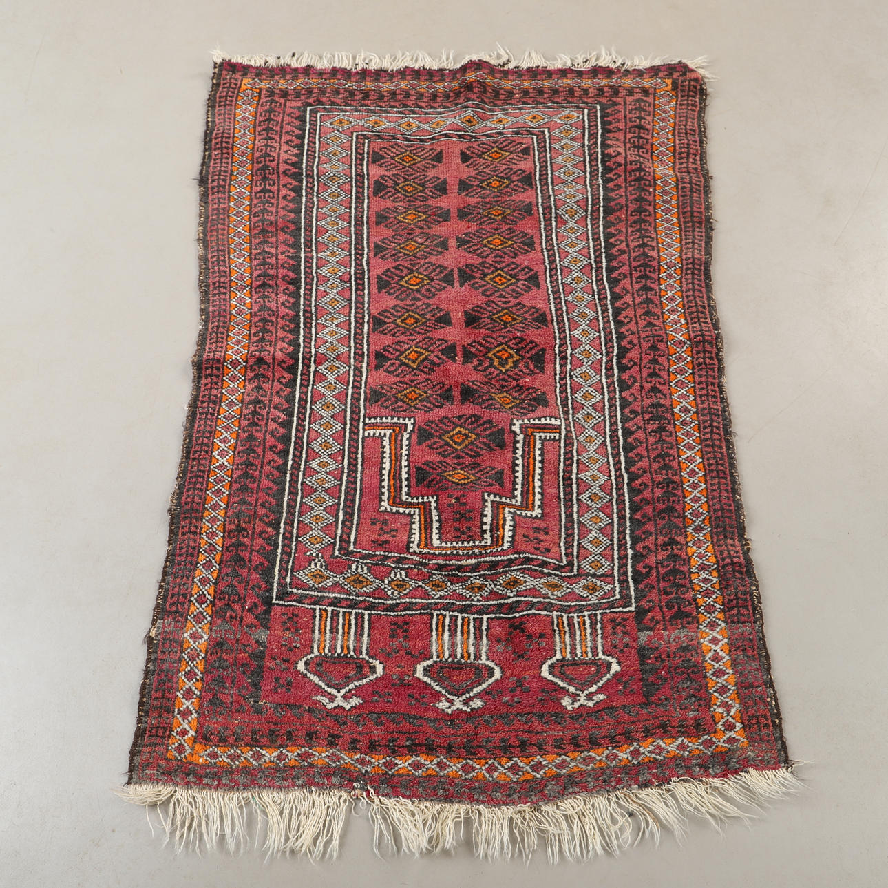 CARPET, oriental, 132 x 83 cm.