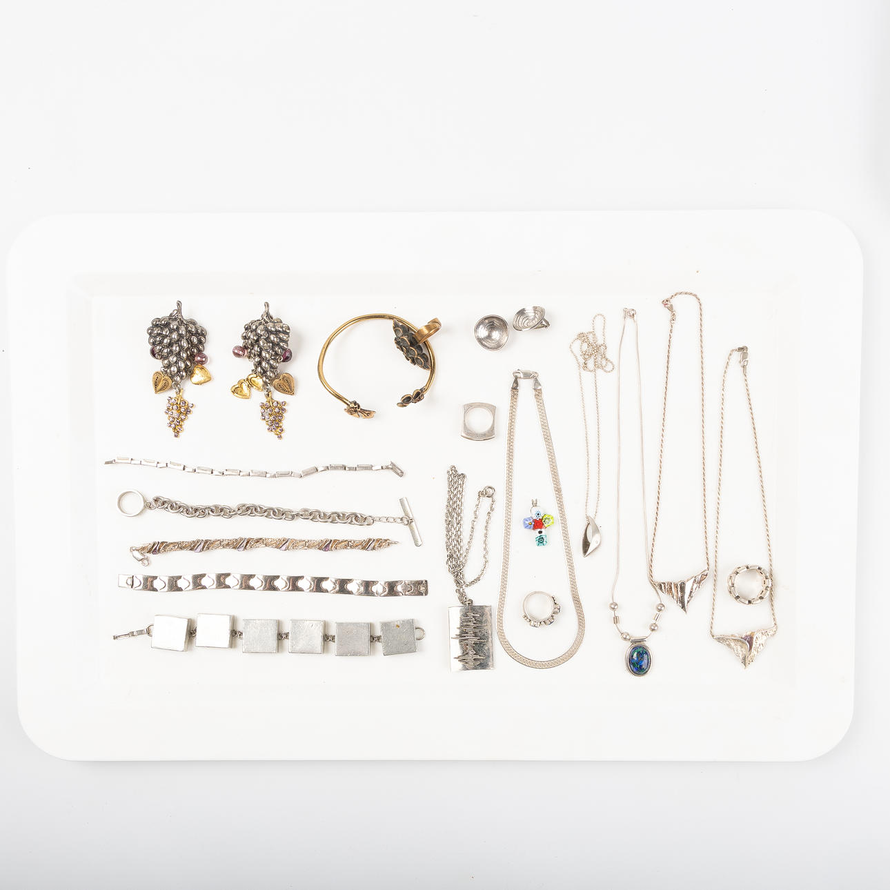 SAMLING SMYCKEN, silver, brons, tenn mm. 20 dlr.