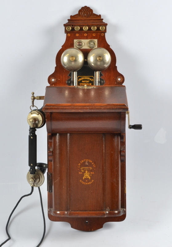 VÄGGTELEFON, LM Ericsson, omkring sekelskiftet 1900.