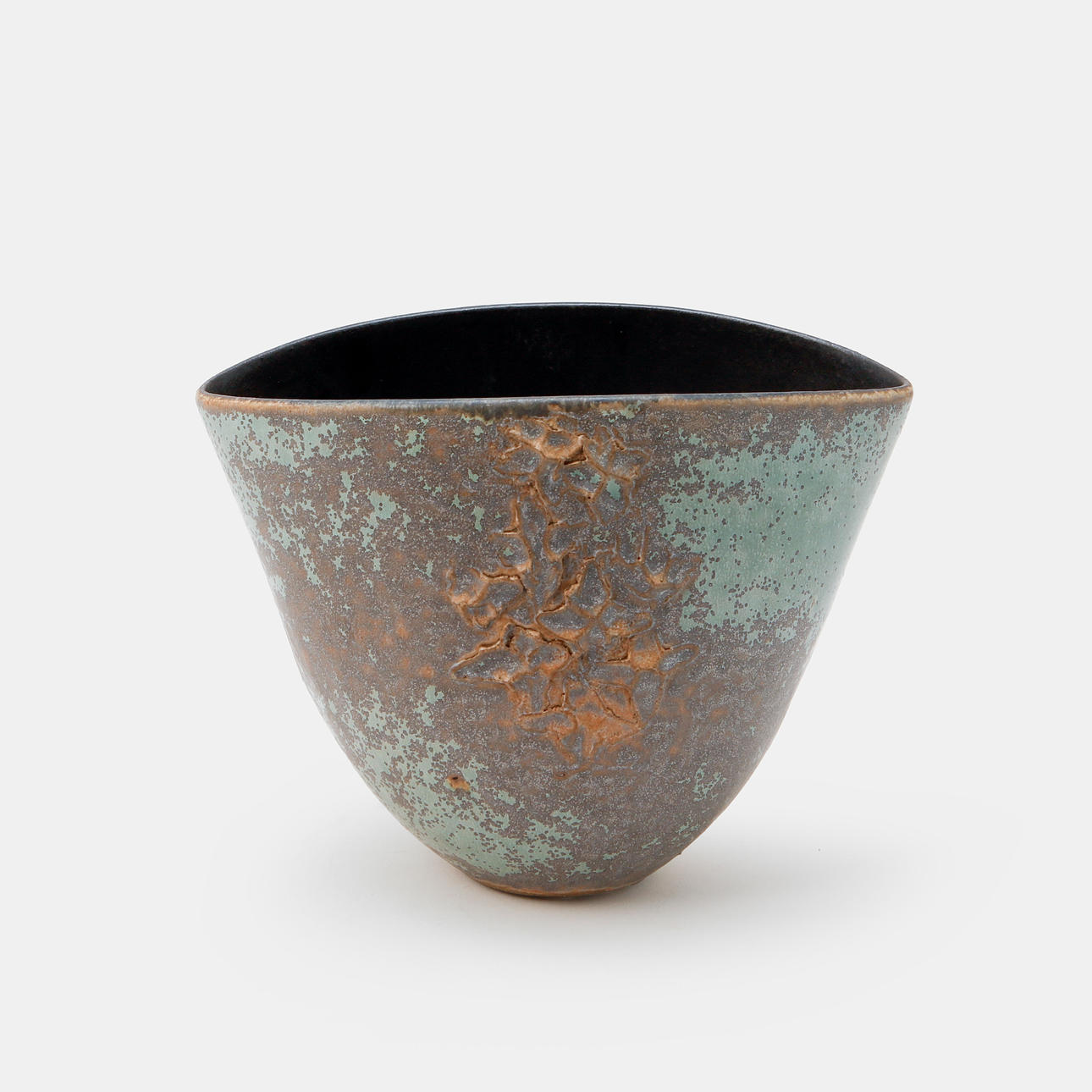 OIDENTIFIERAD KONSTNÄR. Vase, stoneware, signed.