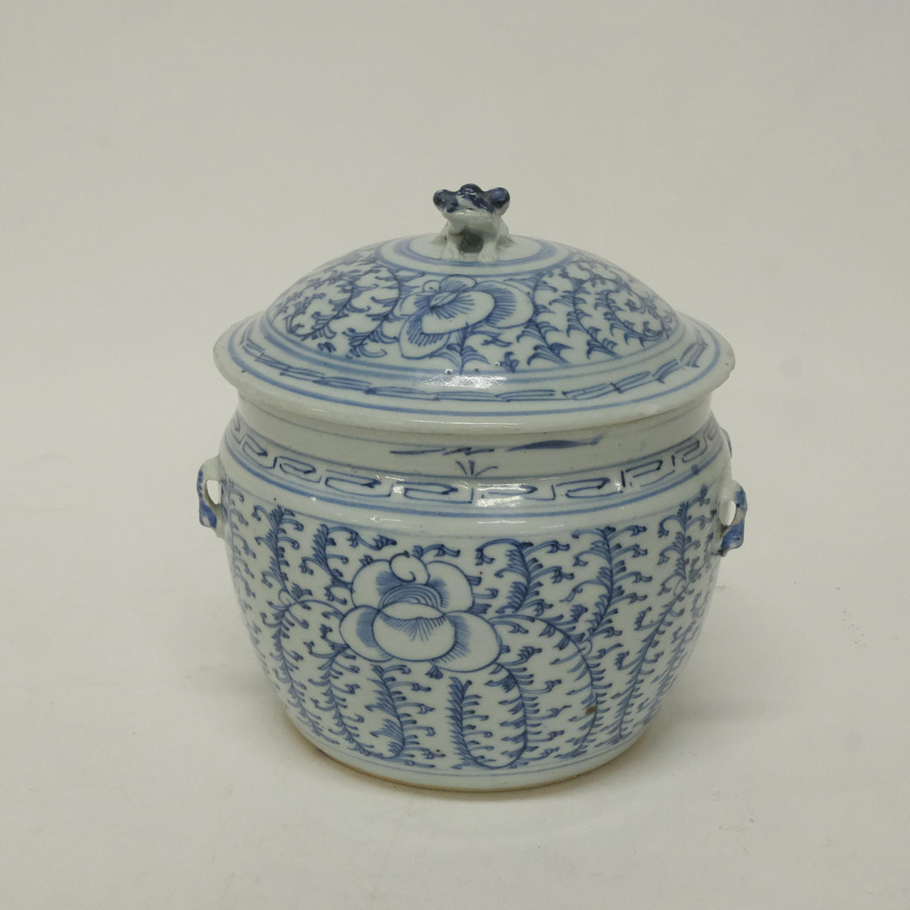 CHINESE TABLEWARE, BLUE AND WHITE, 19TH CENTURY.