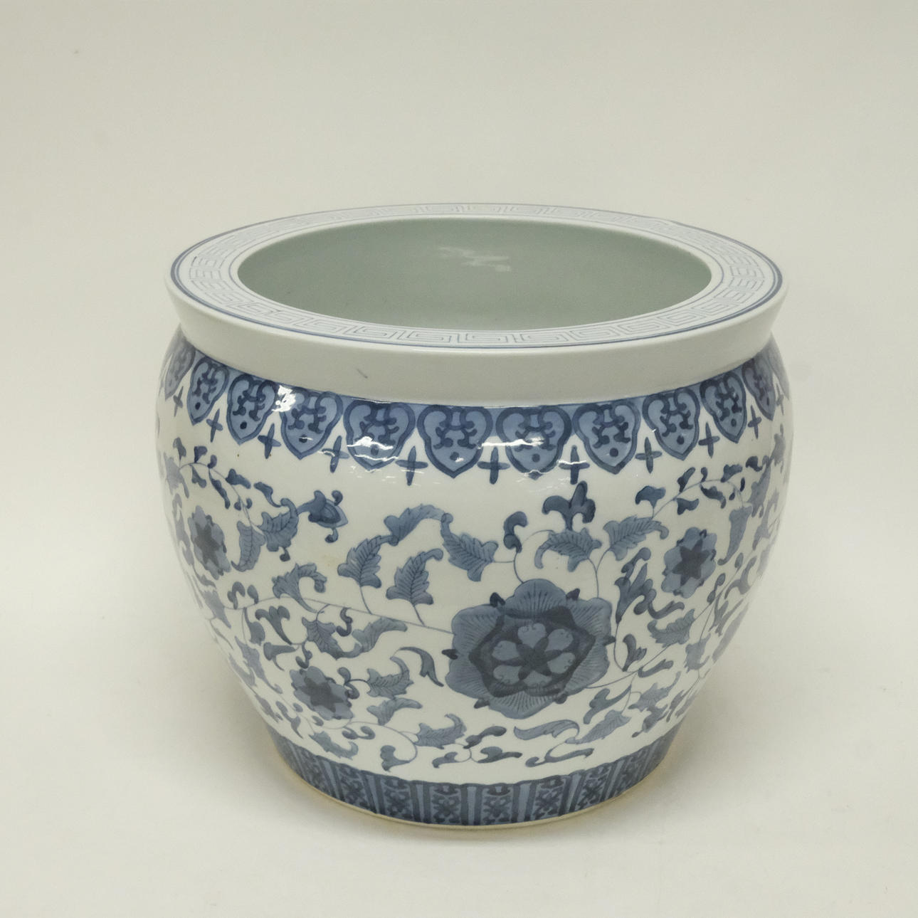 OUTER LINING, BLUE AND WHITE DECOR.