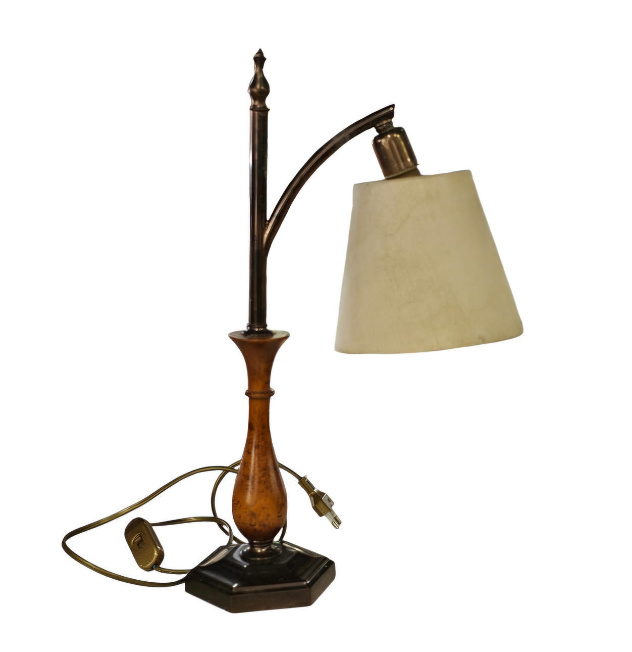 Table lamp in wood and metal.