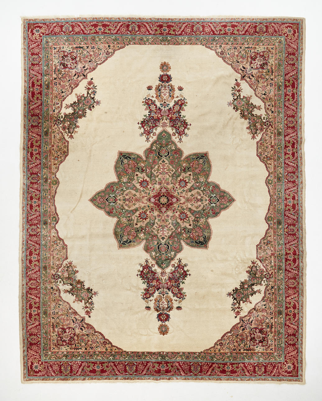 ORIENTMATTA, Kirman, semiantik, ljus botten, centrummedaljong.