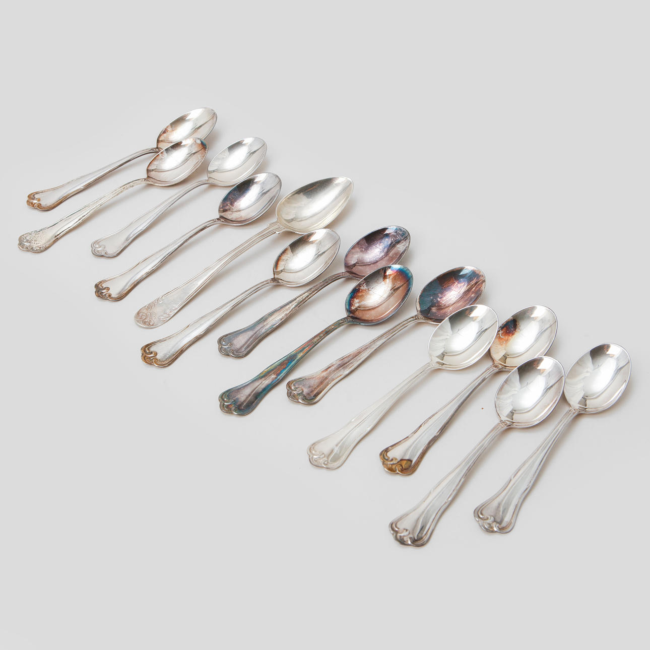 SPOONS, silver, 13 pcs, approx. 175 grams.
