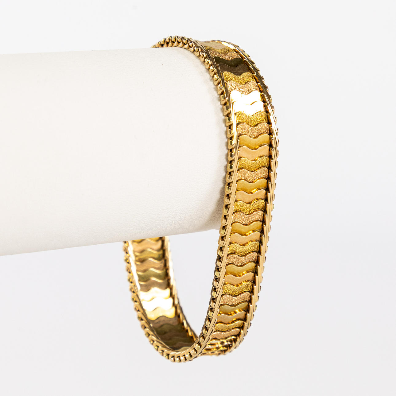 LED BRACELET, 18k gold.