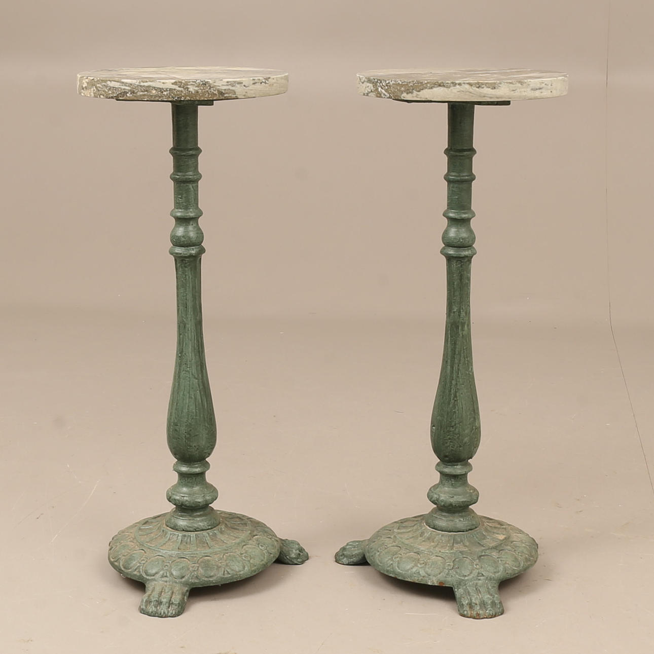 TRÄDGÅRDSBORD/PIEDESTALER, ett par, nutida.