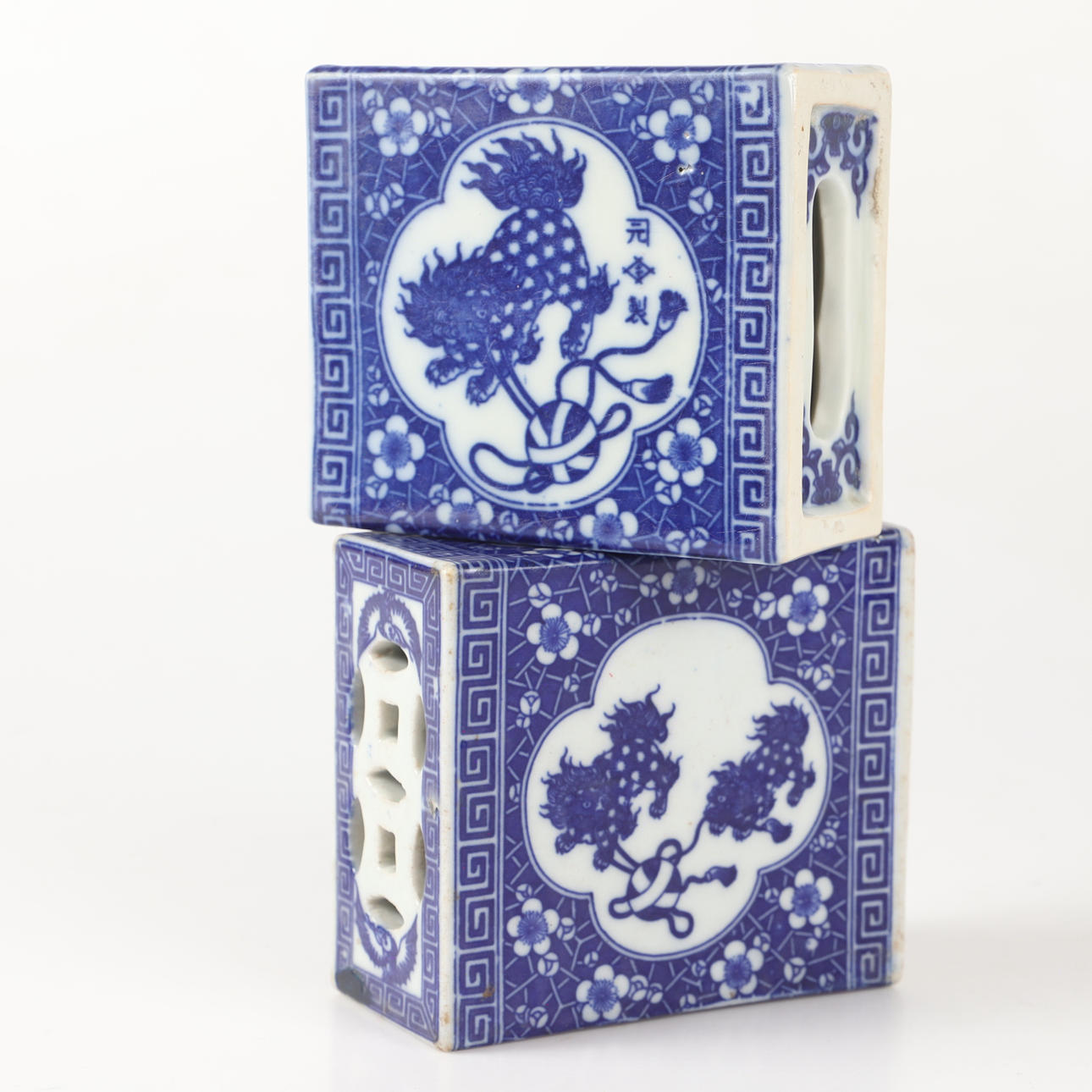 OPIUMKUDDAR, 2 stycken, porslin, Kina, 1900-tal.