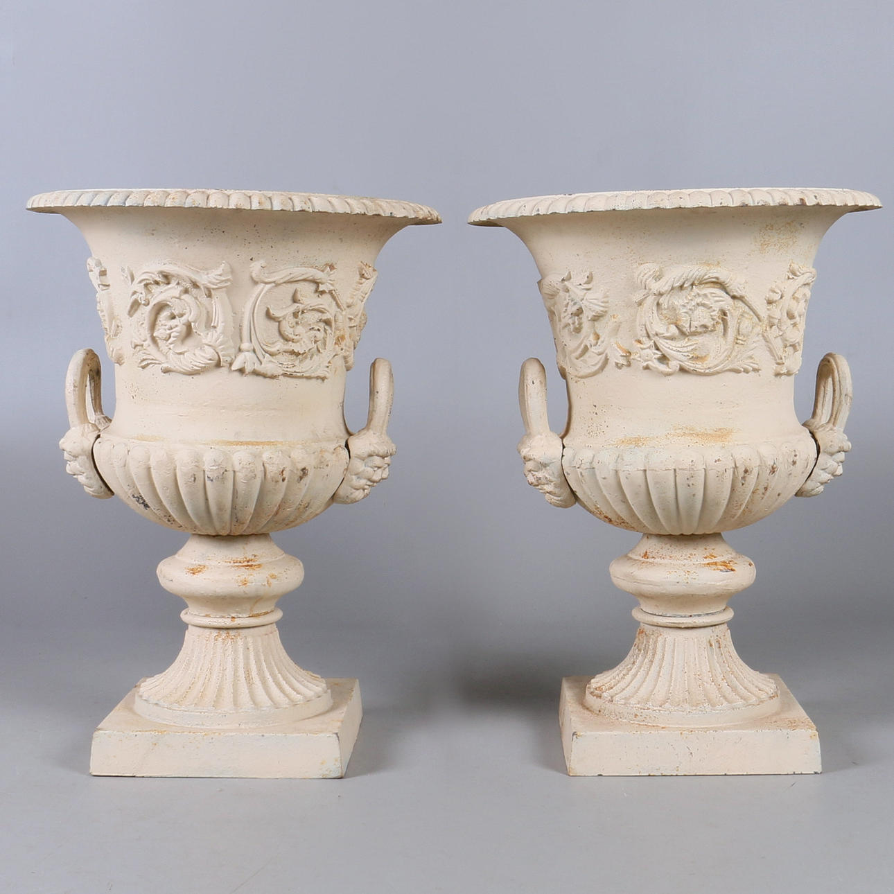 URNOR, ett par, gjutjärn, samtida.