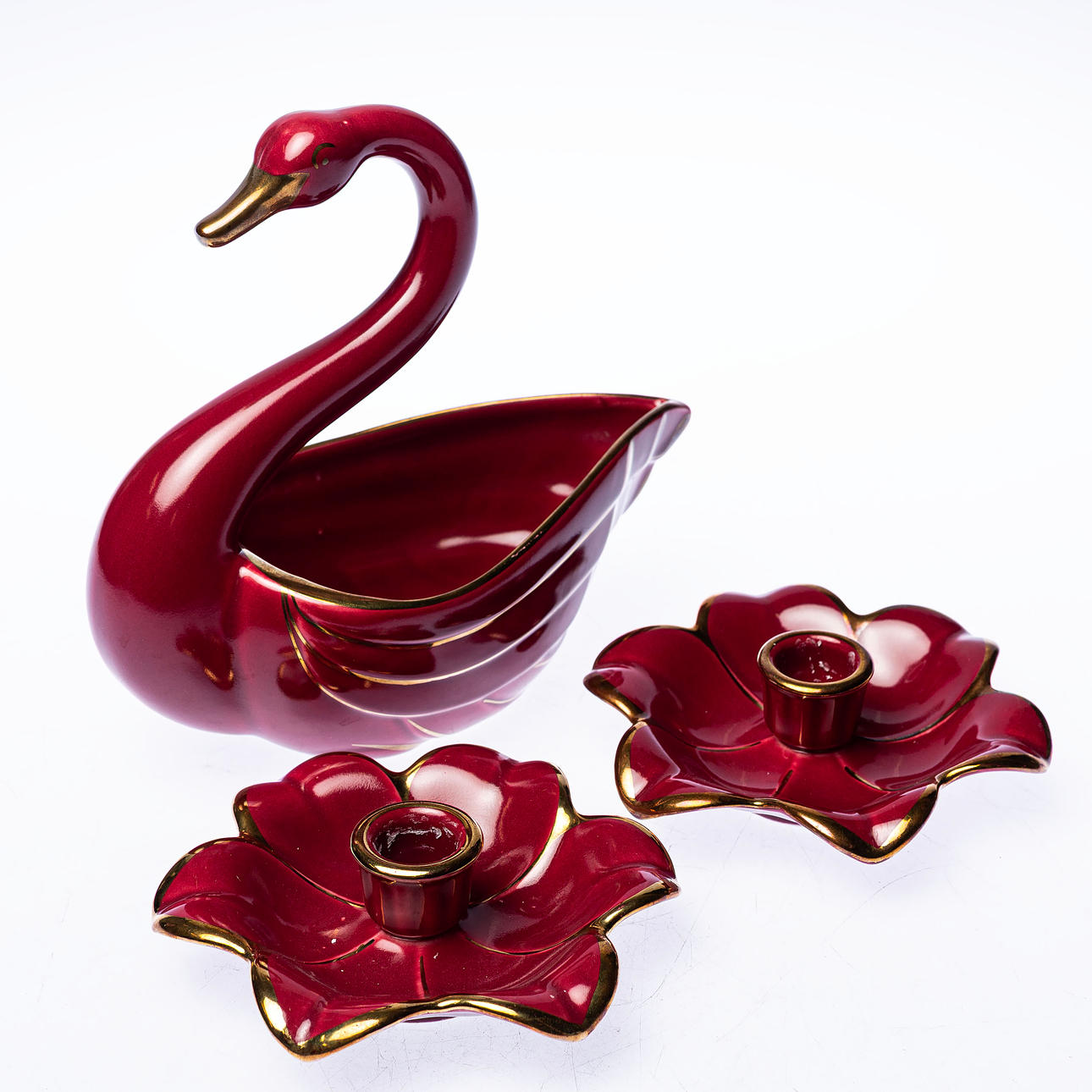 ARTHUR PERCY. Porcelain objects, 3 pieces including candlesticks, “Red Rubin”, Gefle porcelain factory.