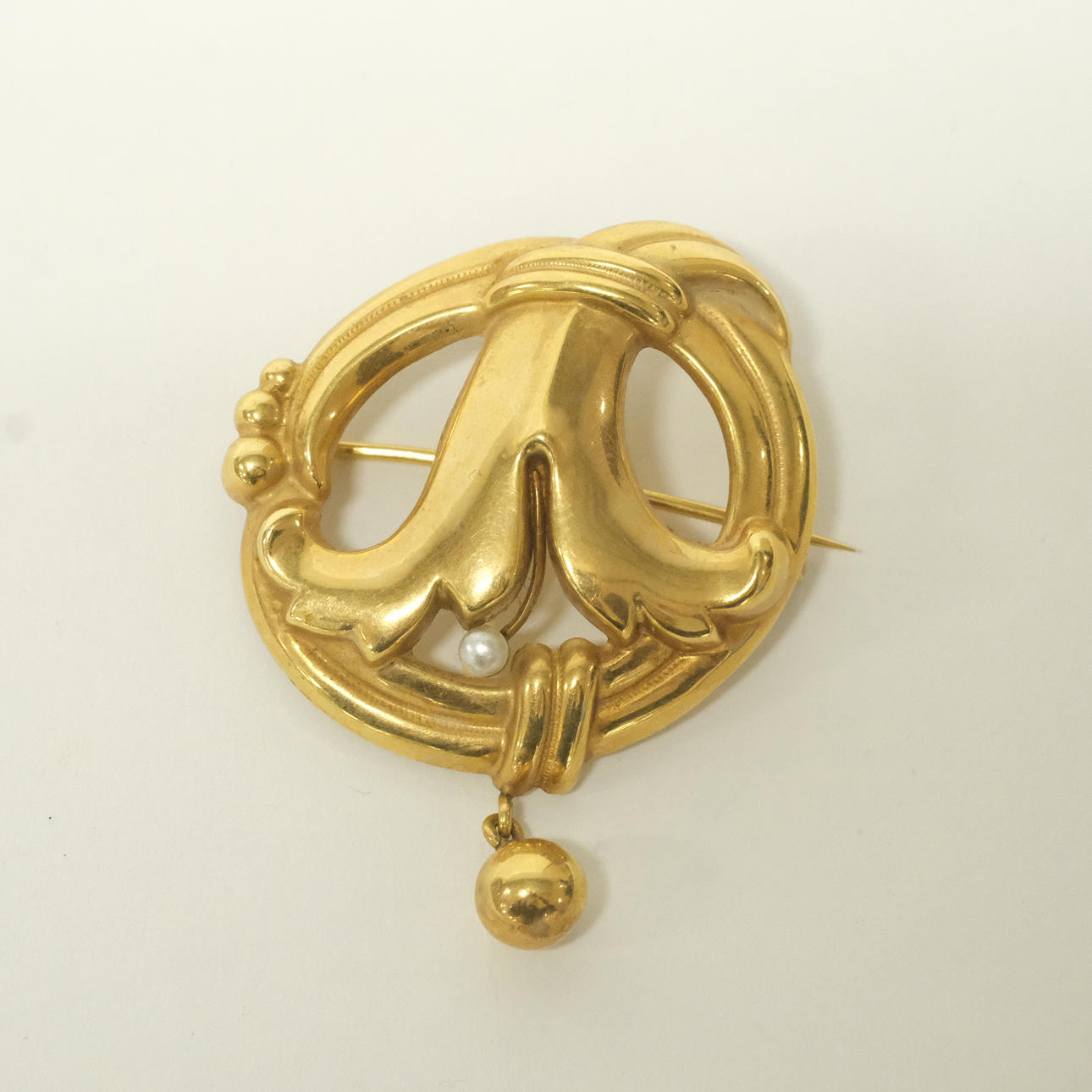 BROOCH WITH PEARL, 18K GOLD.
