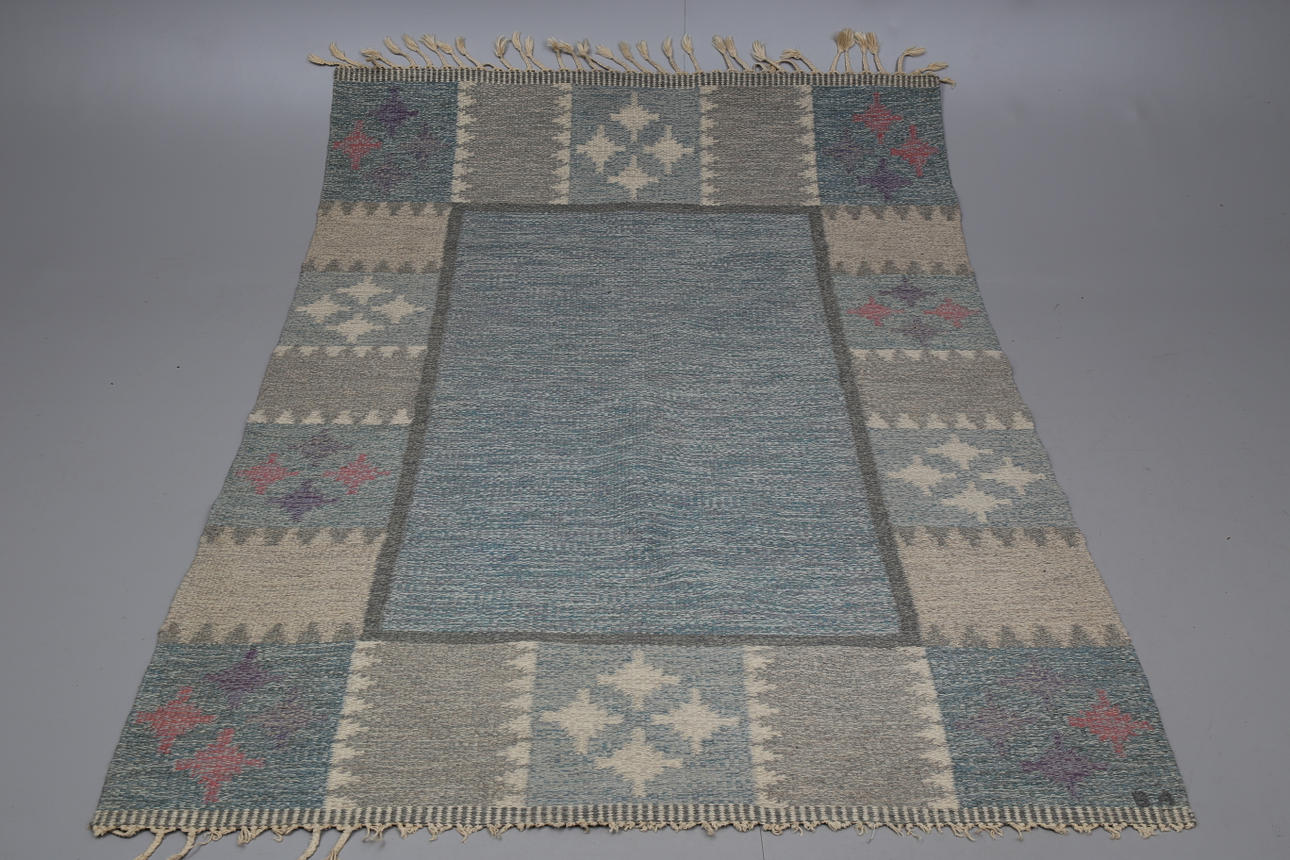 MATTA, röllakan, signerad BA, 203 x 140 cm.