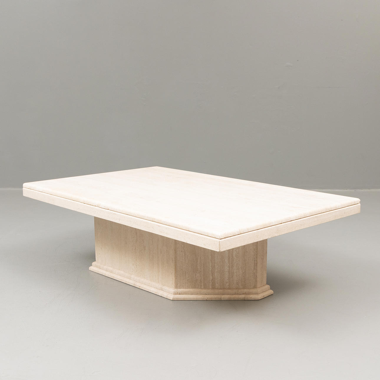 SOFFBORD, marmor, 1900-talets andra hälft.