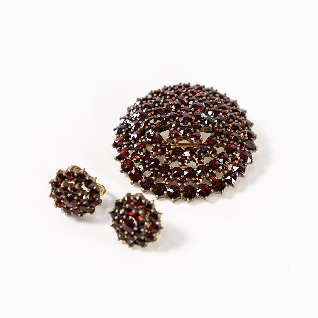 JEWELRY SET, silver/garnets.
