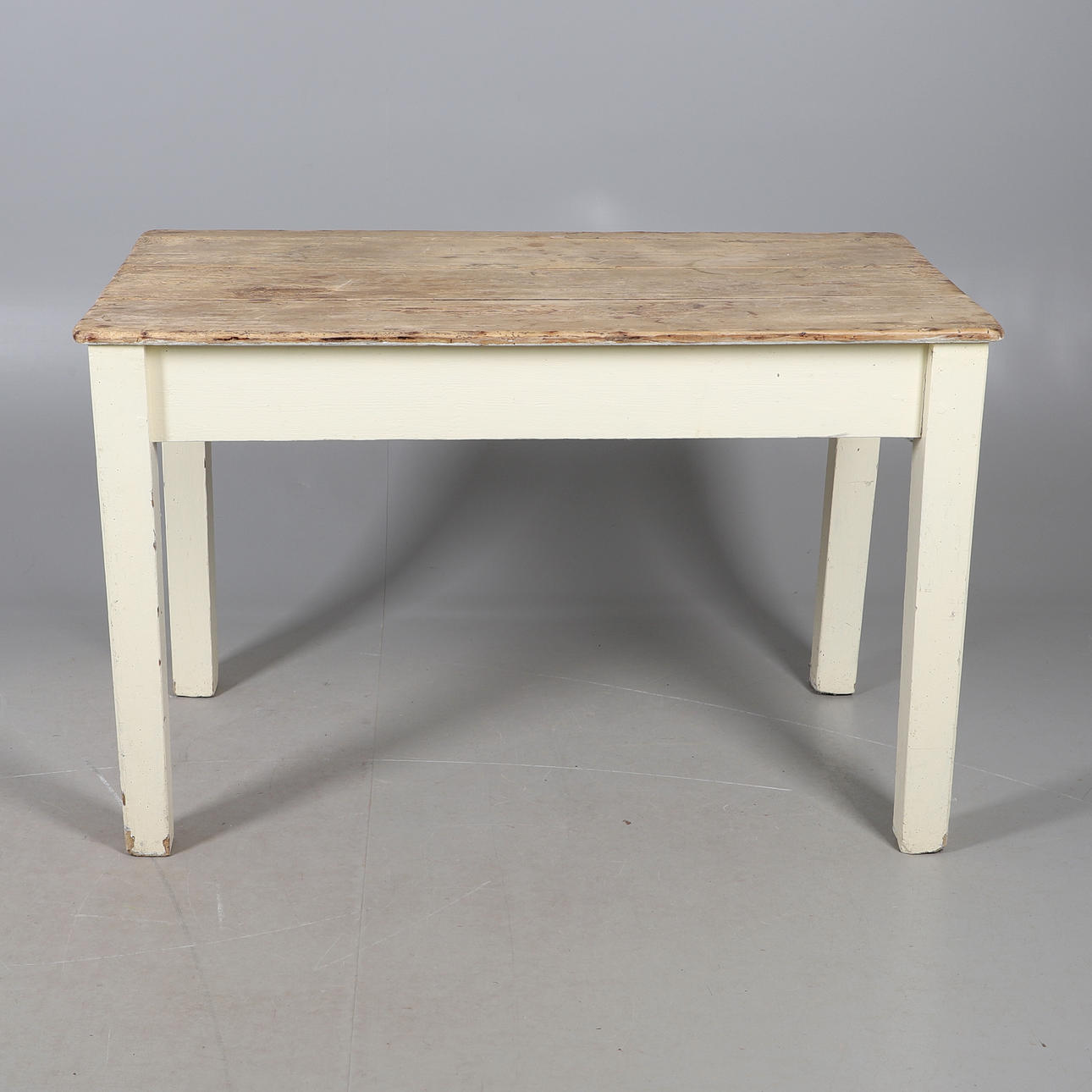 A RUSTIC PINE FARMHOUSE KITCHEN TABLE.