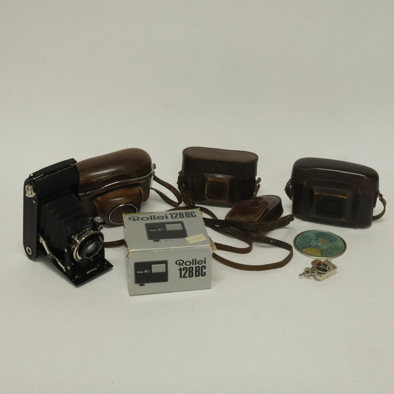 CAMERAS, FOUR PIECES. INCLUDING ACCESSORIES.