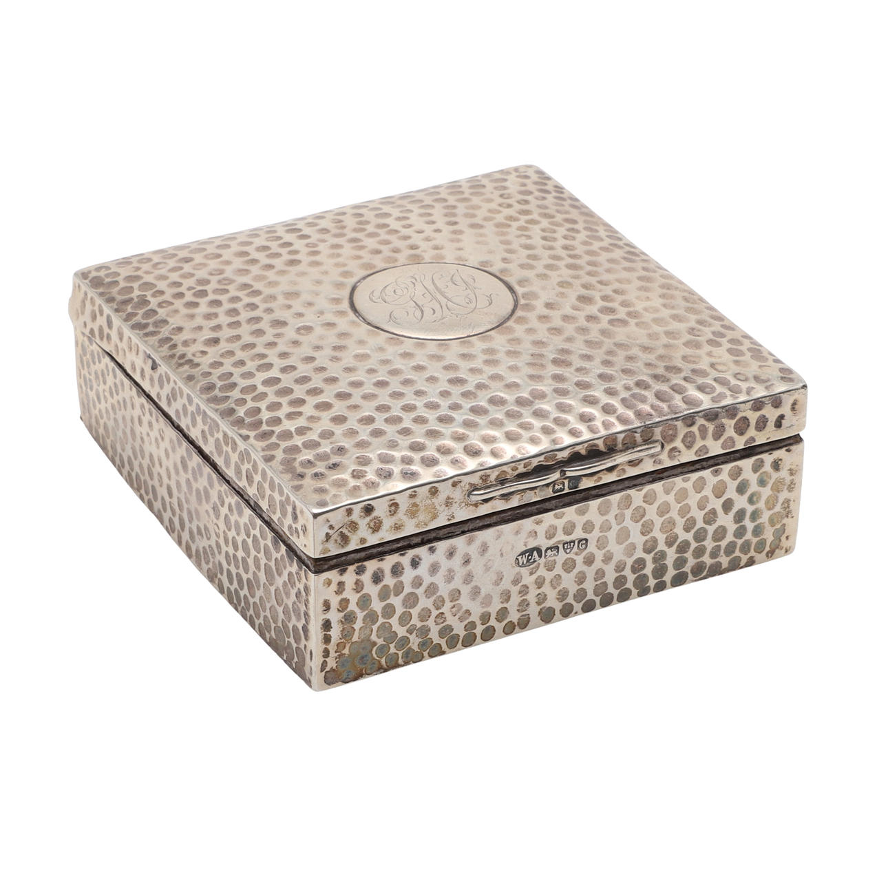 AN EDWARDIAN SILVER CIGARETTE BOX.