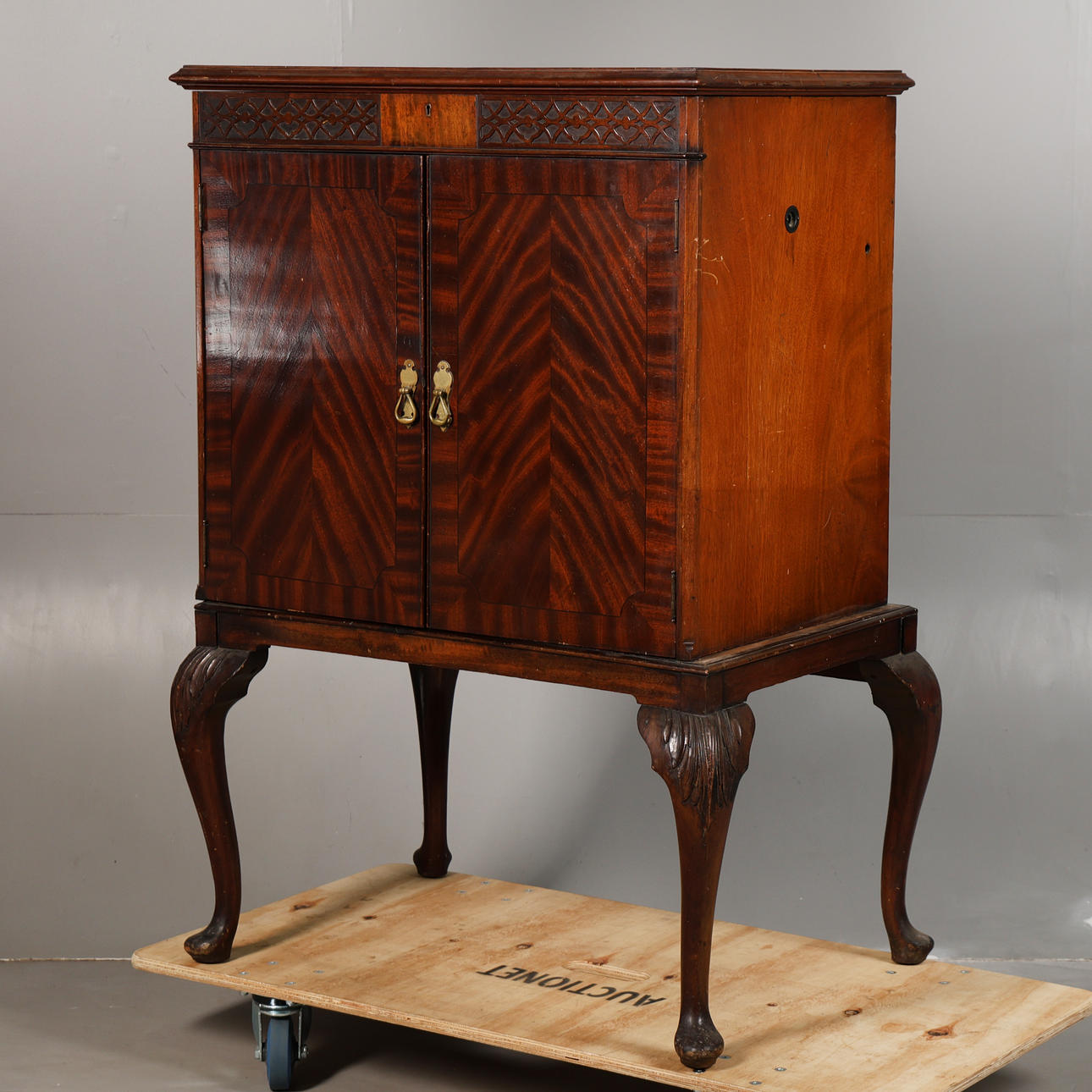 A MAHOGANY GRAMOPHONE CASE.