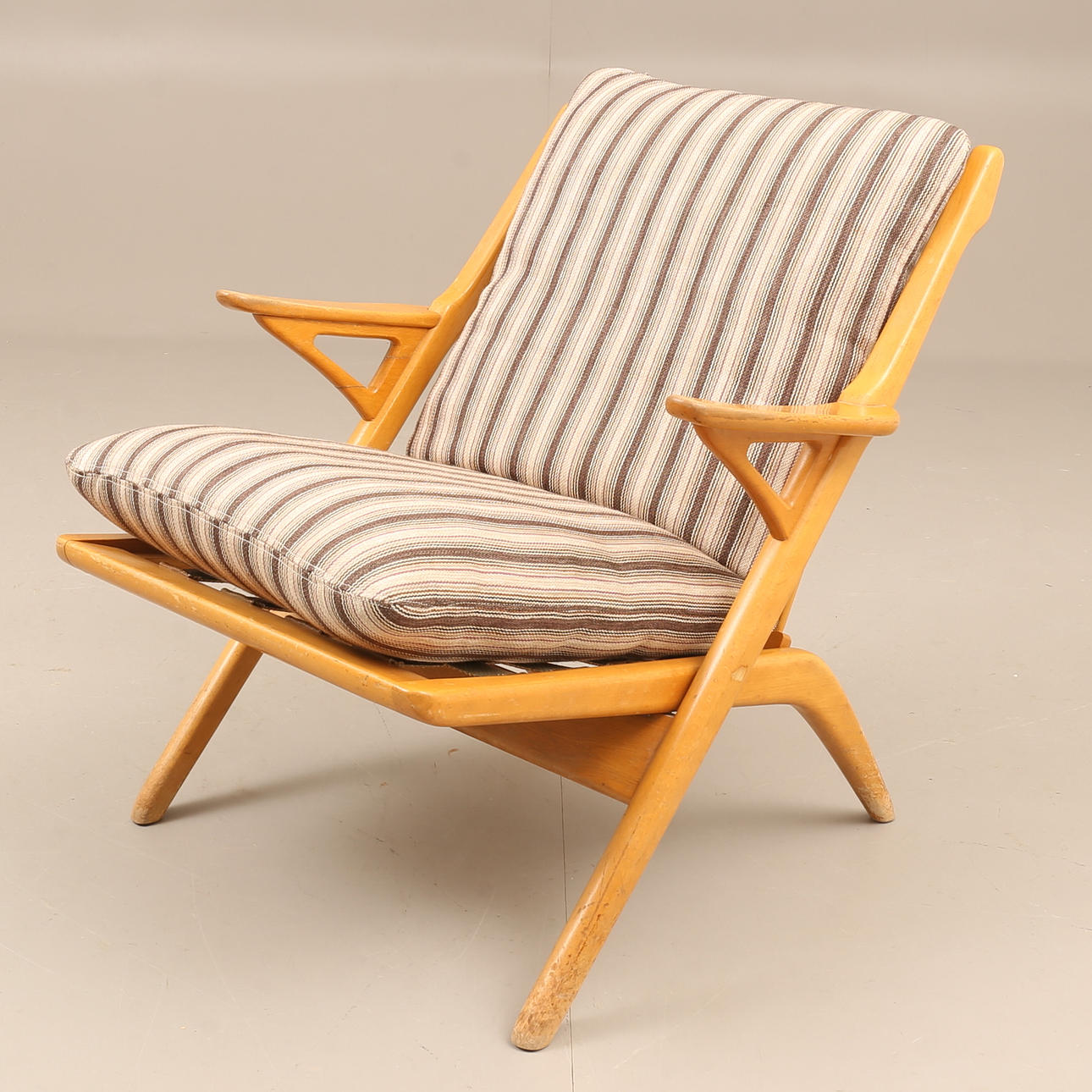 FÅTÖLJ, trä, 1900-talets mitt.